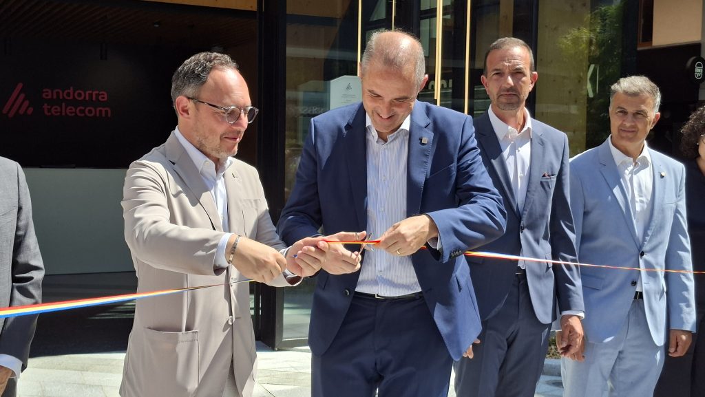 Inauguració de l'edifici Node per part d'Espot i Nadal / ANA