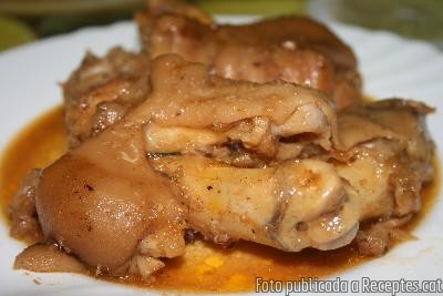 Peus de porc gratinats / receptes
