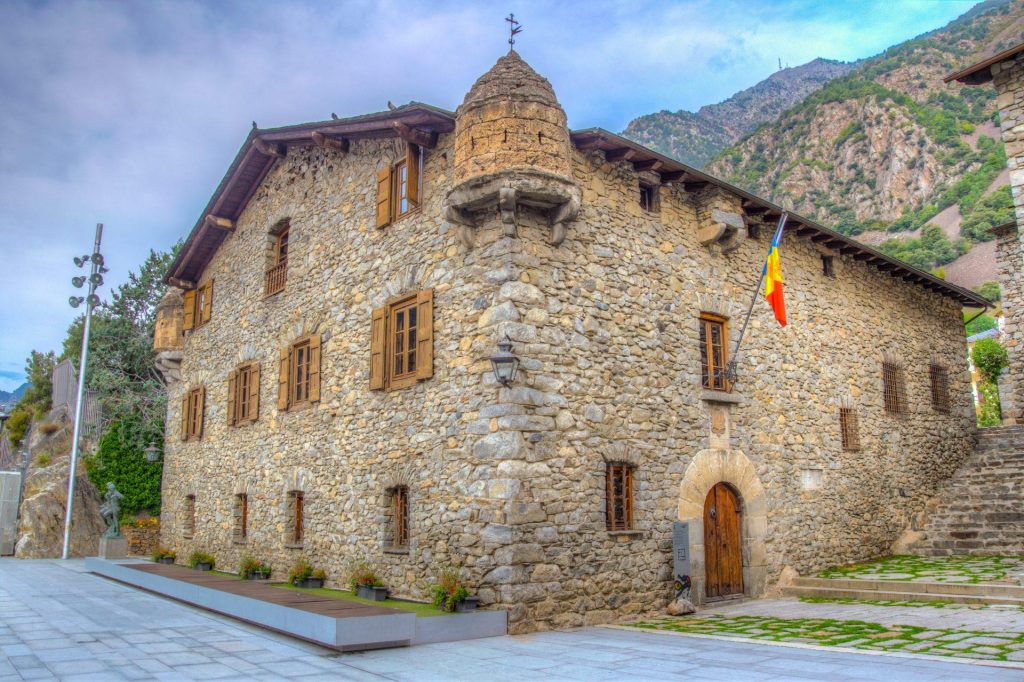 Casa de la Vall / Commons