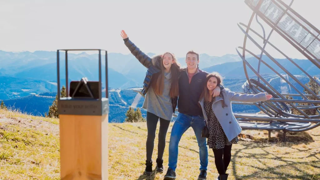 Turistes fent-se un selfie a les muntanyes d'Andorra / Arxiu