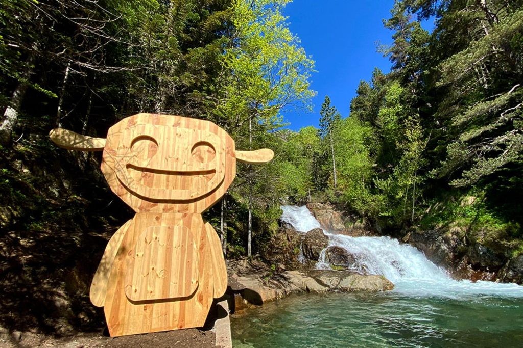 Figura del tamarro situada a Arinsal / Visit Andorra