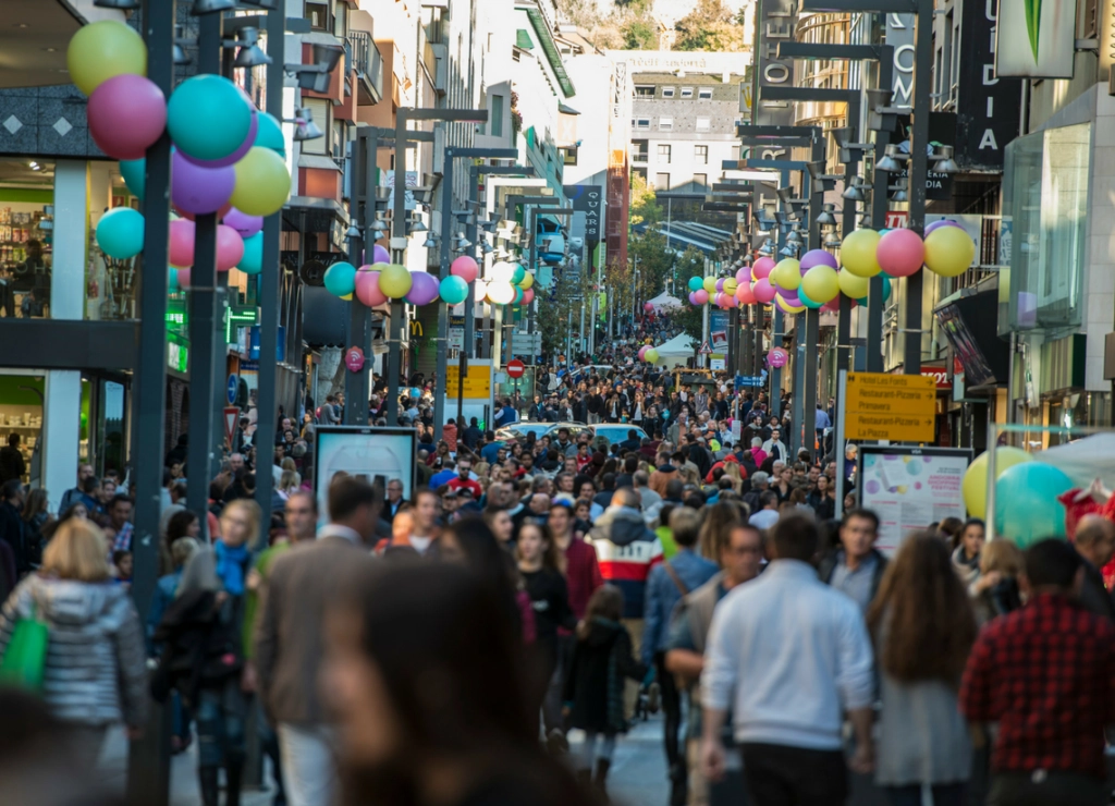 El centre ple de turistes / ShoppinginAndorra