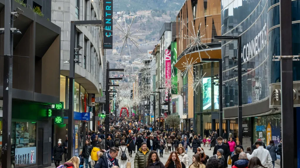 Acumulació de turistes a l'Avinguda Meritxell / Google