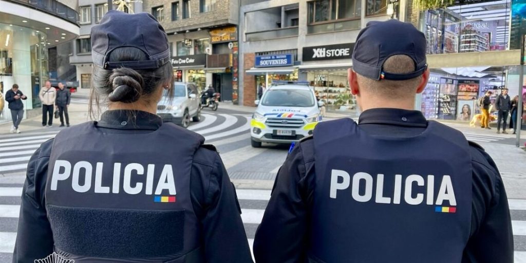 Patrulla en el centre comercial d'Andorra / Policia d'Andorra