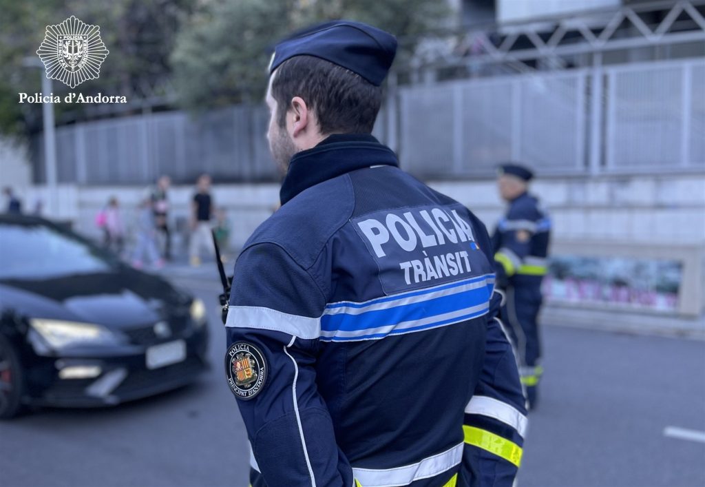Control de suport a l'entrada als col·legis / Policia d'Andorra