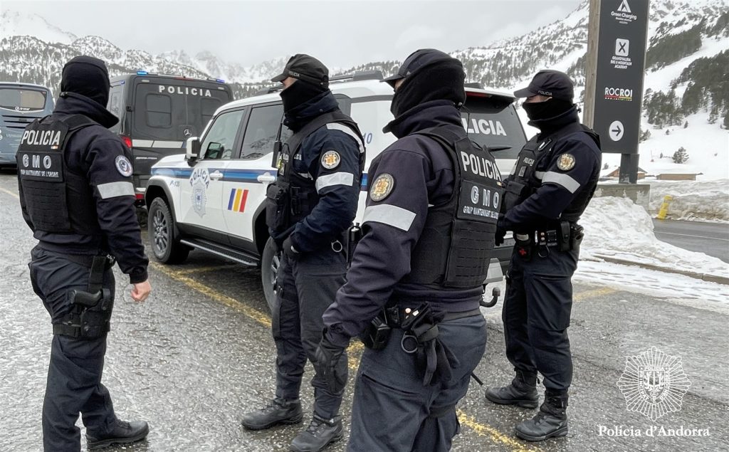Desplegament especial de policies per a festivals de música / Policia