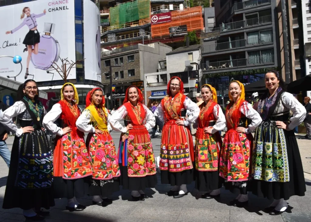 Residents portugueses a Andorra amb habillatge tradicional / Google